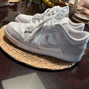 Nike dunks in Lavander & White